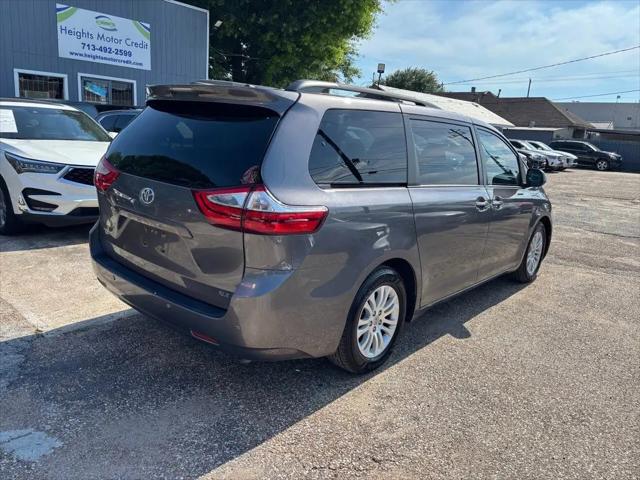 2017 Toyota Sienna XLE Premium 8 Passenger