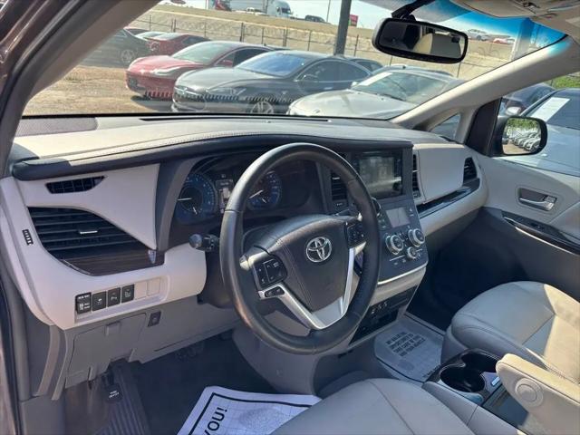 2017 Toyota Sienna XLE Premium 8 Passenger