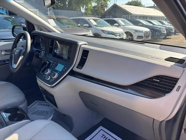 2017 Toyota Sienna XLE Premium 8 Passenger
