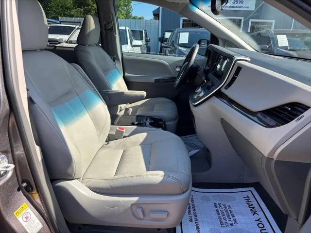 2017 Toyota Sienna XLE Premium 8 Passenger