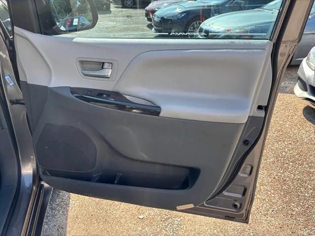 2017 Toyota Sienna XLE Premium 8 Passenger