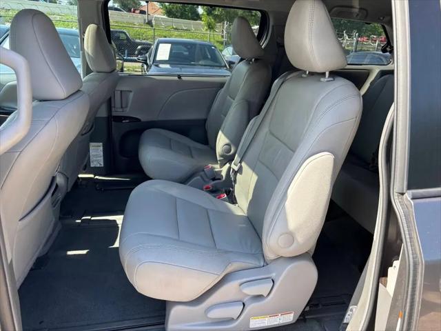 2017 Toyota Sienna XLE Premium 8 Passenger