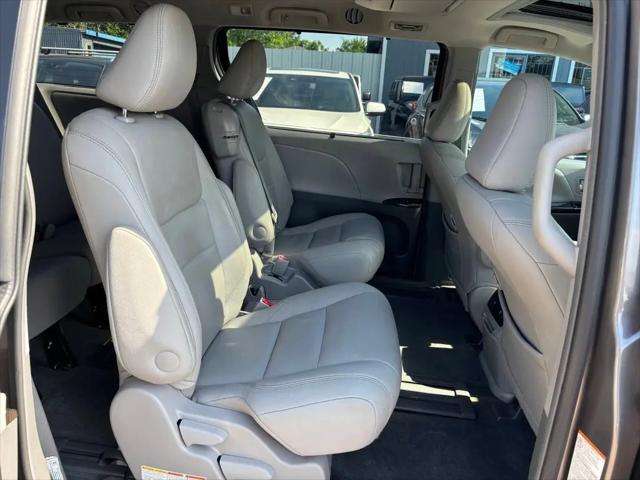 2017 Toyota Sienna XLE Premium 8 Passenger