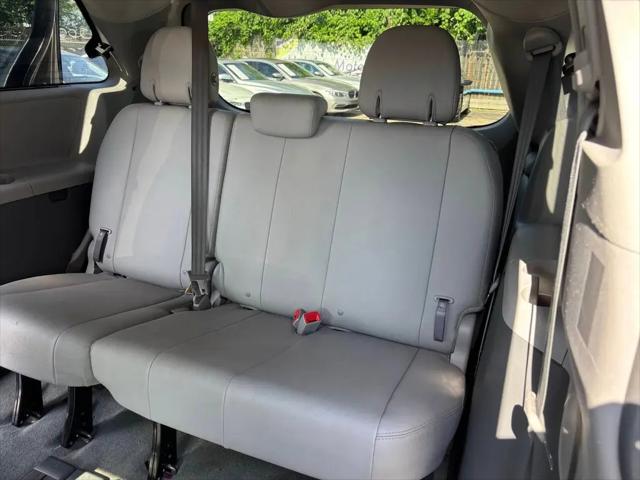 2017 Toyota Sienna XLE Premium 8 Passenger