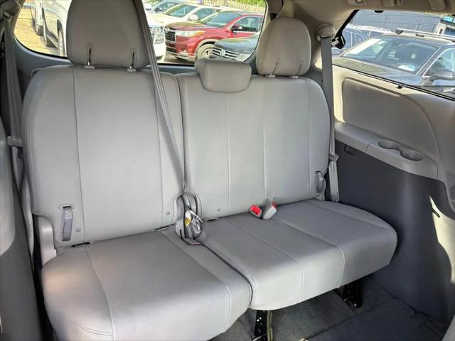 2017 Toyota Sienna XLE Premium 8 Passenger