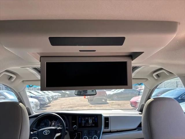 2017 Toyota Sienna XLE Premium 8 Passenger