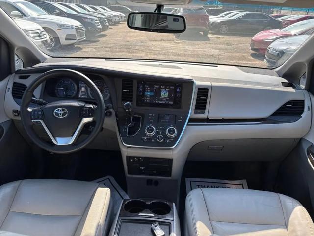 2017 Toyota Sienna XLE Premium 8 Passenger
