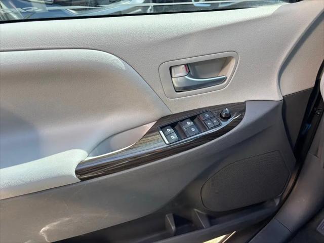 2017 Toyota Sienna XLE Premium 8 Passenger