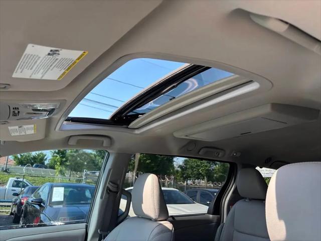 2017 Toyota Sienna XLE Premium 8 Passenger
