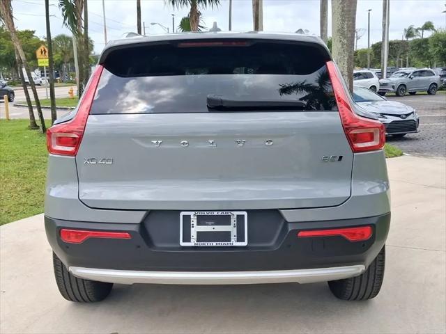 2025 Volvo XC40 B5 Core Bright Theme