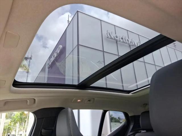 2025 Volvo XC40 B5 Core Bright Theme