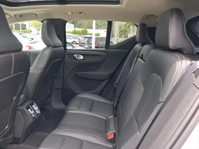 2025 Volvo XC40 B5 Core Bright Theme