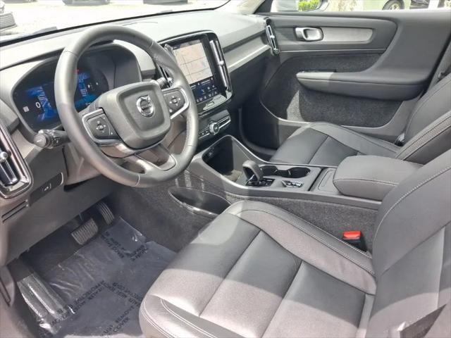 2025 Volvo XC40 B5 Core Bright Theme