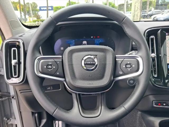2025 Volvo XC40 B5 Core Bright Theme