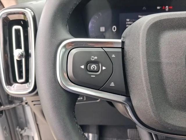 2025 Volvo XC40 B5 Core Bright Theme