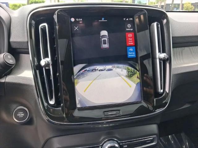 2025 Volvo XC40 B5 Core Bright Theme
