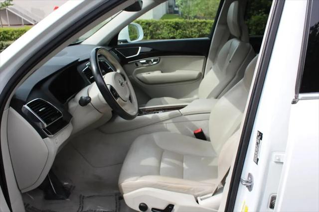 2016 Volvo XC90 T6 Momentum
