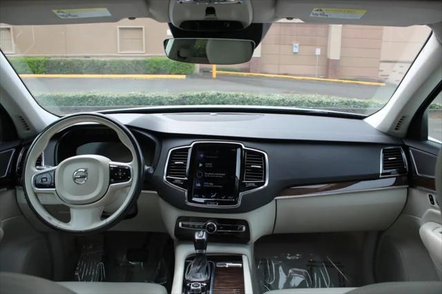 2016 Volvo XC90 T6 Momentum