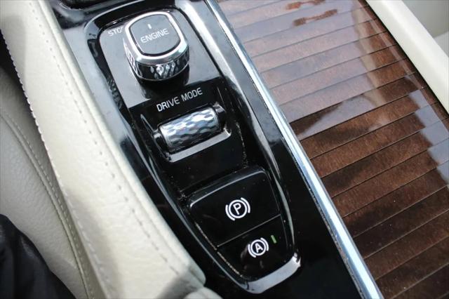 2016 Volvo XC90 T6 Momentum