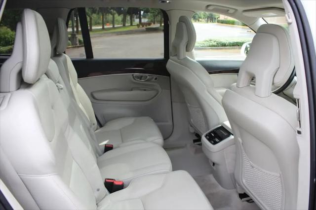 2016 Volvo XC90 T6 Momentum