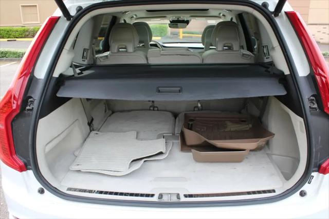 2016 Volvo XC90 T6 Momentum