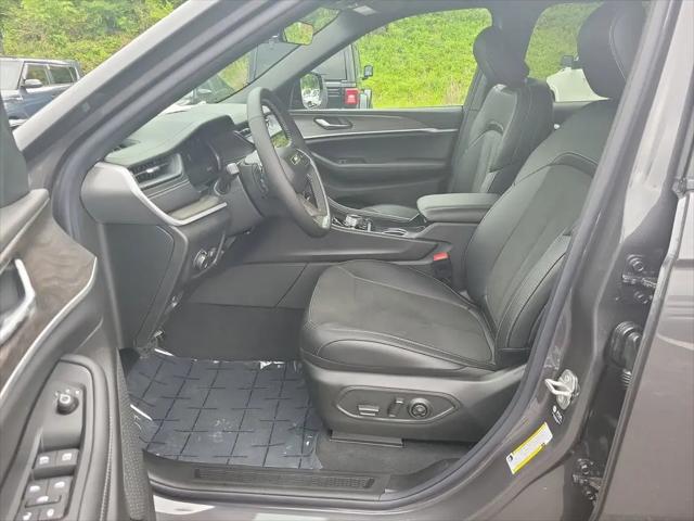 2026 Jeep Grand Cherokee L Altitude 4x2