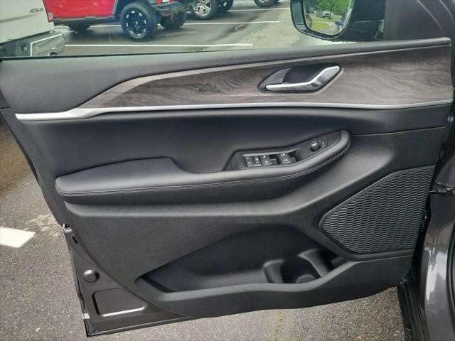 2026 Jeep Grand Cherokee L Altitude 4x2
