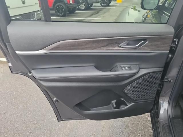 2026 Jeep Grand Cherokee L Altitude 4x2