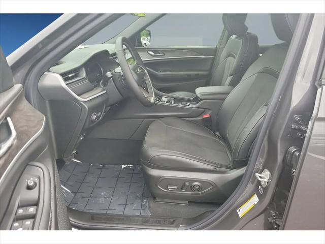 2026 Jeep Grand Cherokee L Altitude 4x2