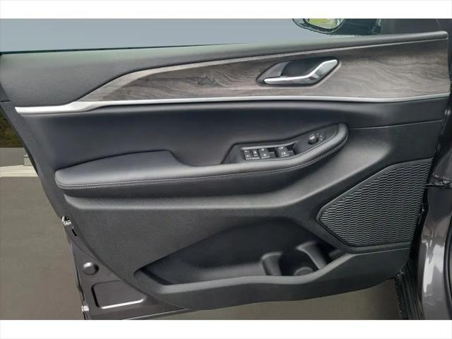 2026 Jeep Grand Cherokee L Altitude 4x2