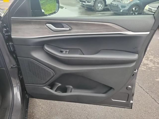 2026 Jeep Grand Cherokee L Altitude 4x2