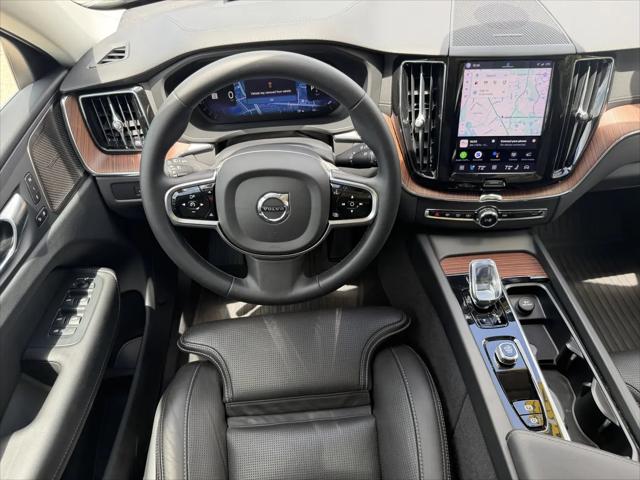 2023 Volvo XC60 B5 Ultimate Bright Theme
