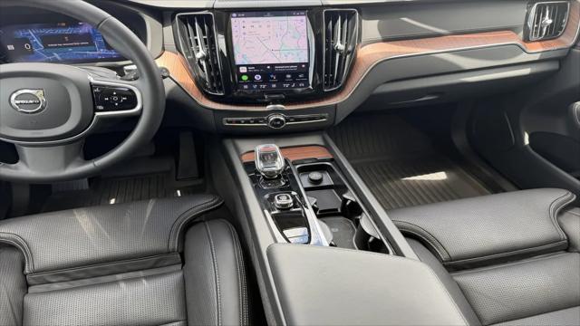 2023 Volvo XC60 B5 Ultimate Bright Theme