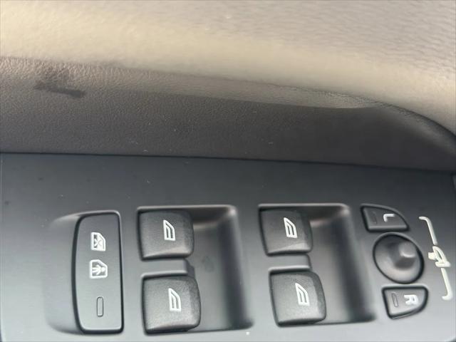 2023 Volvo XC60 B5 Ultimate Bright Theme