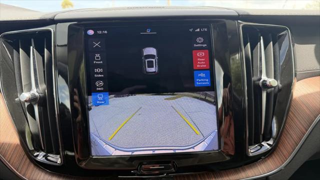 2023 Volvo XC60 B5 Ultimate Bright Theme