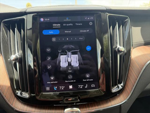 2023 Volvo XC60 B5 Ultimate Bright Theme