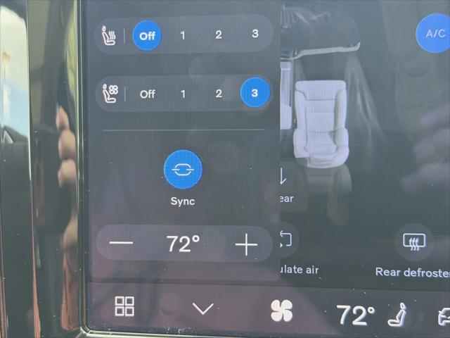 2023 Volvo XC60 B5 Ultimate Bright Theme