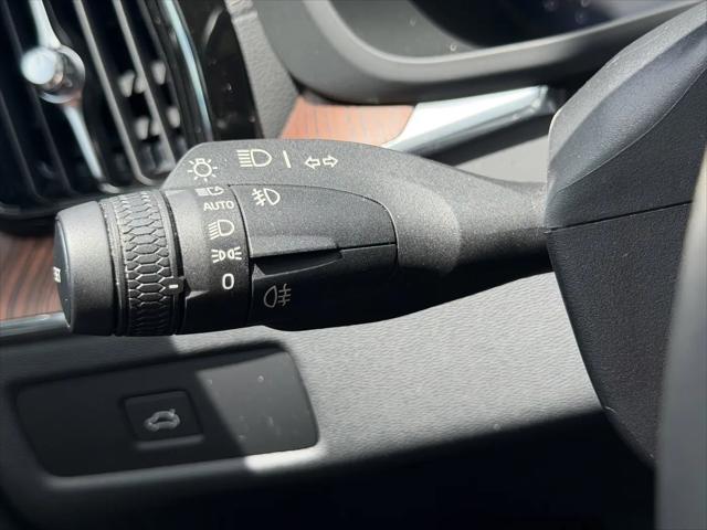 2023 Volvo XC60 B5 Ultimate Bright Theme