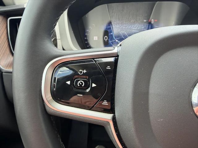 2023 Volvo XC60 B5 Ultimate Bright Theme