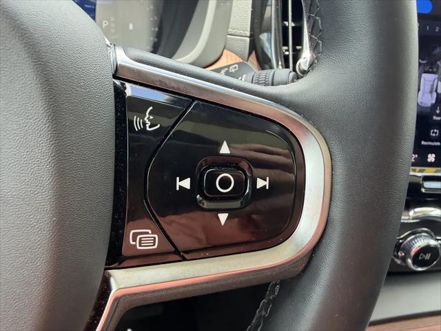 2023 Volvo XC60 B5 Ultimate Bright Theme