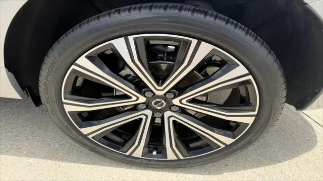 2023 Volvo XC60 B5 Ultimate Bright Theme