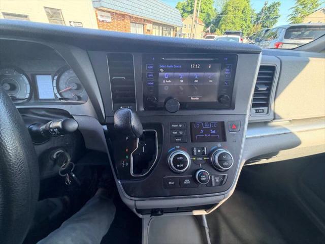 2017 Toyota Sienna LE 8 Passenger