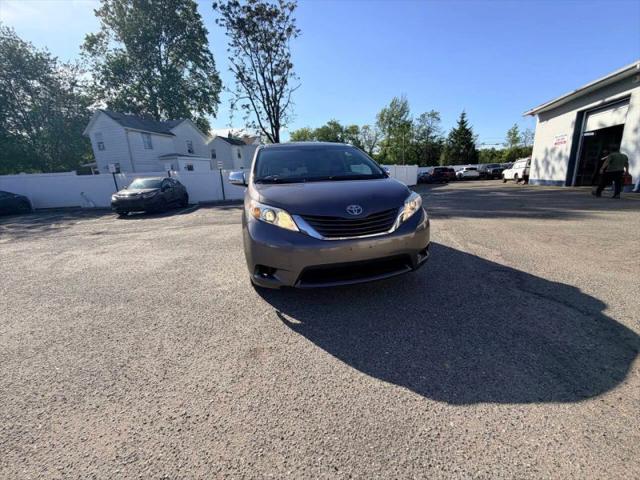 2017 Toyota Sienna LE 8 Passenger
