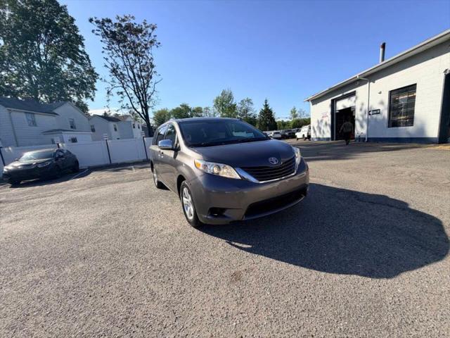 2017 Toyota Sienna LE 8 Passenger