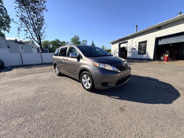 2017 Toyota Sienna LE 8 Passenger