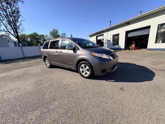 2017 Toyota Sienna LE 8 Passenger