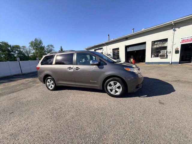 2017 Toyota Sienna LE 8 Passenger