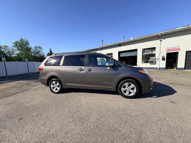 2017 Toyota Sienna LE 8 Passenger
