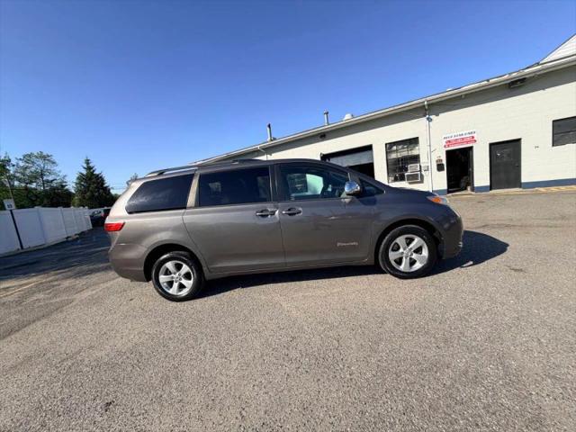 2017 Toyota Sienna LE 8 Passenger