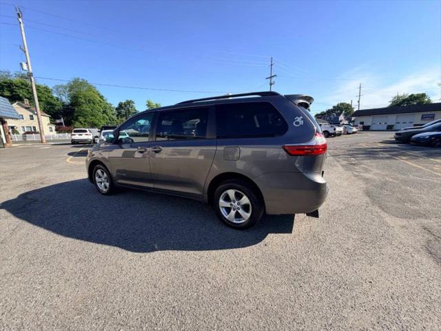 2017 Toyota Sienna LE 8 Passenger